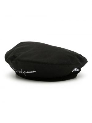 Bombažna baretka s potiskom Yohji Yamamoto črna