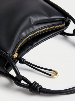 Kožená taška přes rameno Marks & Spencer černá