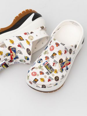 Papuci cu platformă cu stele Crocs