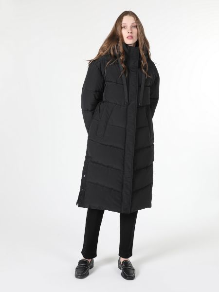 Черное утепленное пальто Colin's