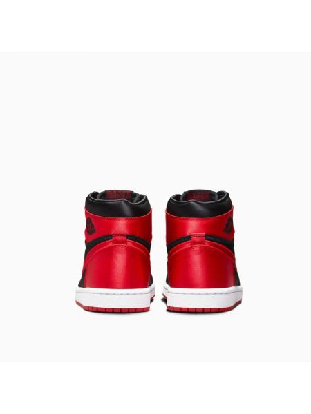 Calzado de raso Nike rojo