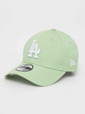 Памучна шапка с козирки с апликация New Era зелено