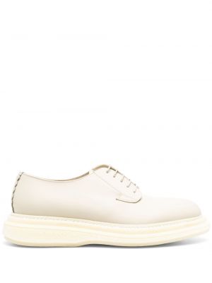 Кожени обувки в стил дерби с връзки с дантела The Antipode бяло
