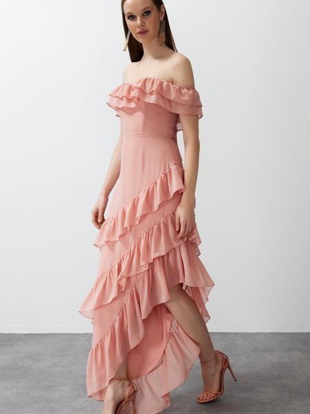 Šifonové večerné šaty s volánmi Trendyol ružová