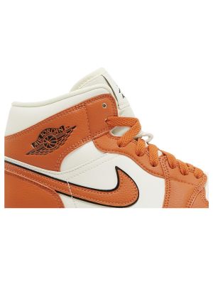Спортивные кроссовки Nike Jordan оранжевые
