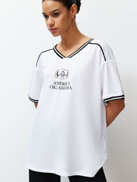 Dzianinowa koszulka z nadrukiem z dekoltem w serek Trendyol biała