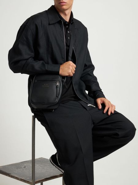 Kožená taška přes rameno z imitace kůže Armani Exchange černá