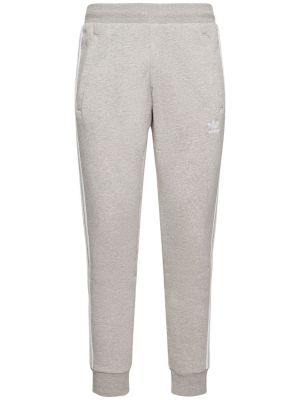 Pruhované bavlnené teplákové nohavice Adidas Originals sivá