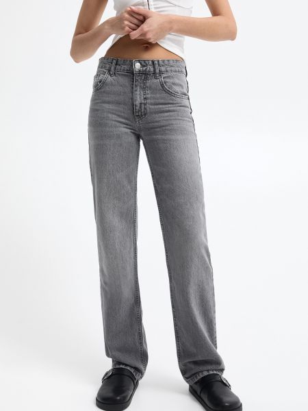Jeans dalla vestibilità regolare Pull&bear grigio