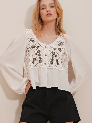 Pletena bluza z vezenjem s cvetličnim vzorcem Trend Alaçatı Stili