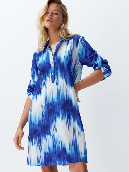 Pletené bavlnené midi šaty s abstraktným vzorom Trendyol modrá