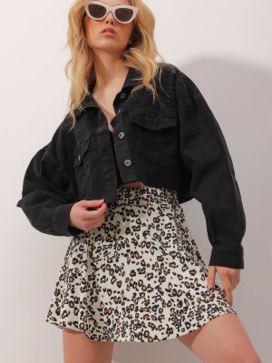 Pernata jakna s džepovima Trend Alaçatı Stili crna