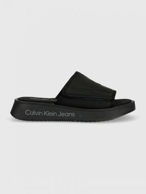 Чехли на платформе Calvin Klein Jeans черно