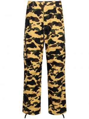 Pantaloni dritti con stampa camouflage A Bathing Ape® giallo