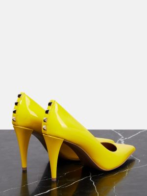 Кожени полуотворени обувки от лакирана кожа Valentino Garavani жълто