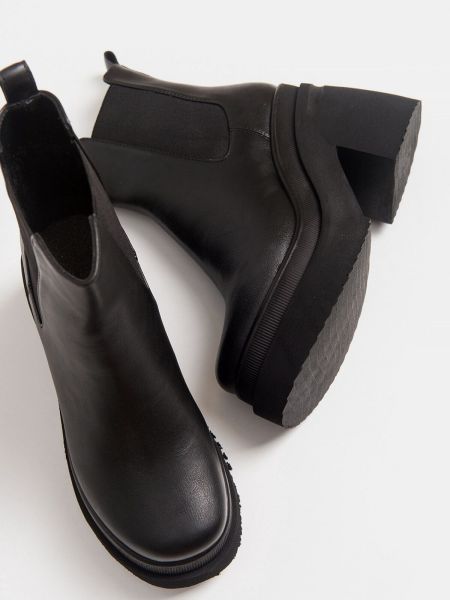 Auliniai batai Luvishoes juoda