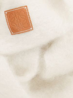 Вълнен шал от мохер Loewe бяло