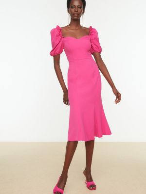Sukienka z falbankami Trendyol różowa