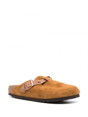 Papuci tip mules din piele de căprioară cu cataramă cu vârf rotund Birkenstock maro