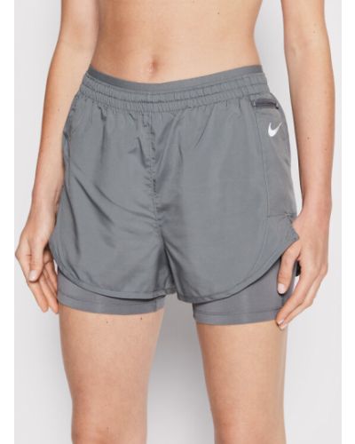 Pantaloni scurți sport Nike gri