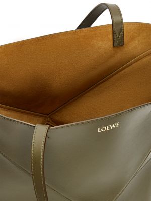Кожаная блестящая сумка Loewe хаки
