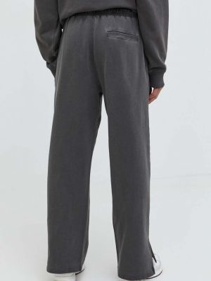 Bavlněné sportovní kalhoty Karl Lagerfeld Jeans šedé