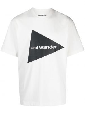 T-krekls ar apdruku ar apaļu kakla izgriezumu And Wander
