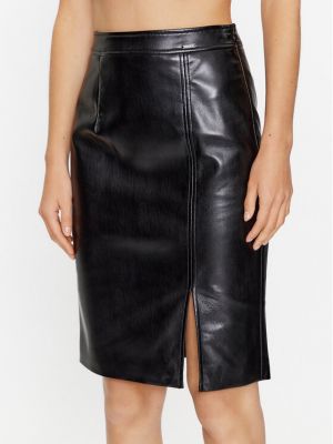 Slim fit priliehavá kožená sukňa z ekologickej kože Guess čierna