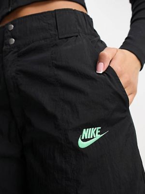 Черные брюки карго с карманами Nike