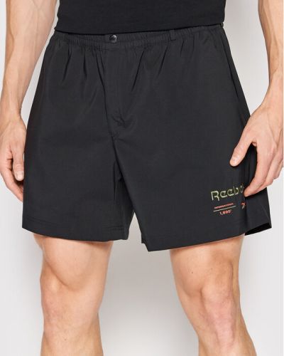 Pantaloni scurți
