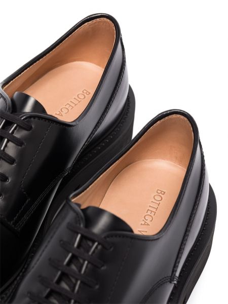 Zapatos derby de cuero Bottega Veneta negro