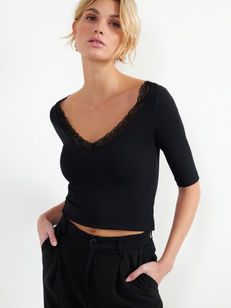 Πλεκτή βαμβακερή μπλούζα με στενή εφαρμογή Trendyol μαύρο