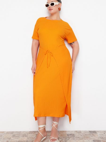 Dzianinowa sukienka midi Trendyol pomarańczowa