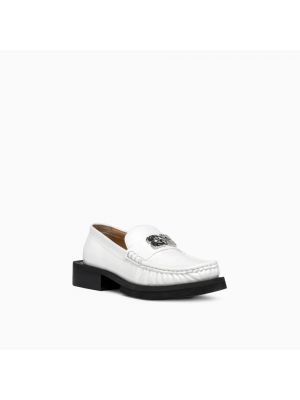 Loafers de cuero de charol Ganni blanco
