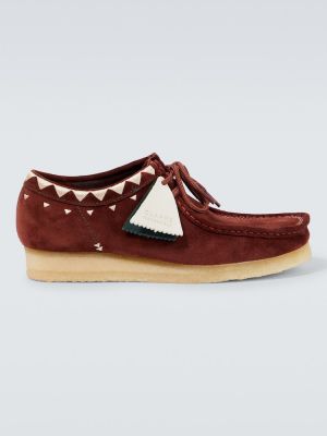 Semišové kotníkové boty s výšivkou Clarks Originals červené