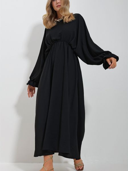 Dlouhé šaty s balónovými rukávmi Trend Alaçatı Stili čierna