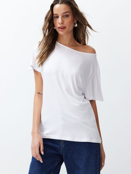 Πλεκτή μπλούζα από βισκόζη με λαιμόκοψη boatneck Trendyol λευκό