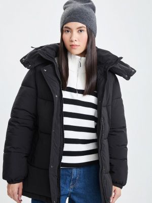 Утепленная демисезонная куртка Zarina черная