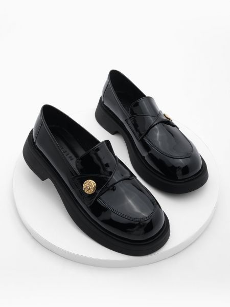 Lakirane usnjene nizki čevlji z gumbi Marjin črna