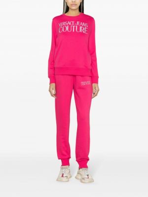 Bavlněné sportovní kalhoty s výšivkou Versace Jeans Couture růžové