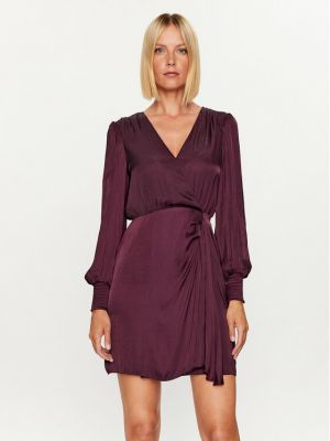 Priliehavé šaty Morgan fialová