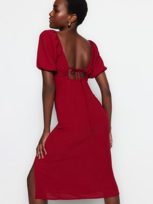 Φόρεμα με σκίσιμο με στενή εφαρμογή Trendyol κόκκινο