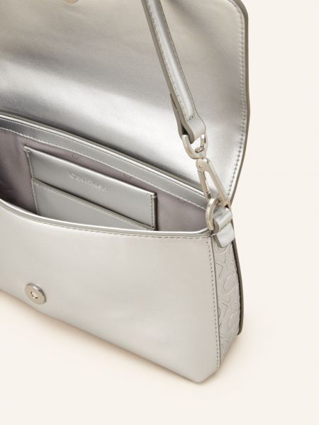 Taška přes rameno Calvin Klein stříbrná