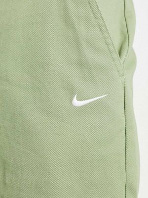 Чиносы Nike зеленые