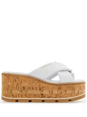 Mustriline kiilkontsaga sandaalid Ferragamo valge