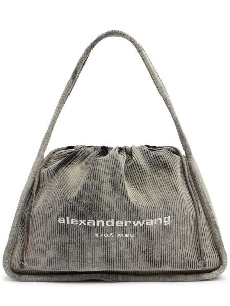 Store poser Alexander Wang