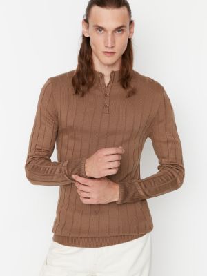 Sweter dopasowany na guziki slim fit Trendyol brązowy