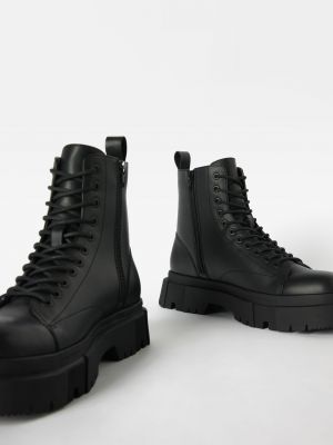 Bershka Męskie, Wiązane Botki Za Kostkę Z Traperową Podeszwą Mężczyzna 45 Czarny