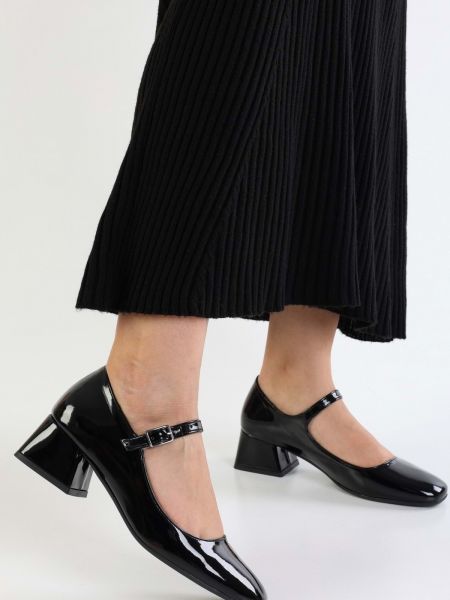 Кожени ниски обувки от лакирана кожа Shoeberry черно