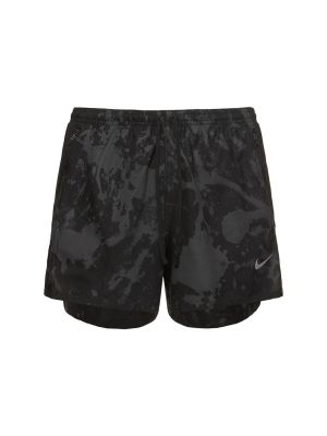 Priliehavé šortky Nike čierna
